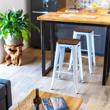 Апартаменти Chania Urban Living - Live Like A Local *